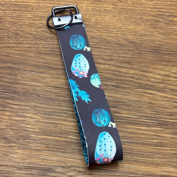 Cactus Pattern Key Holder - Picture 5 of 5